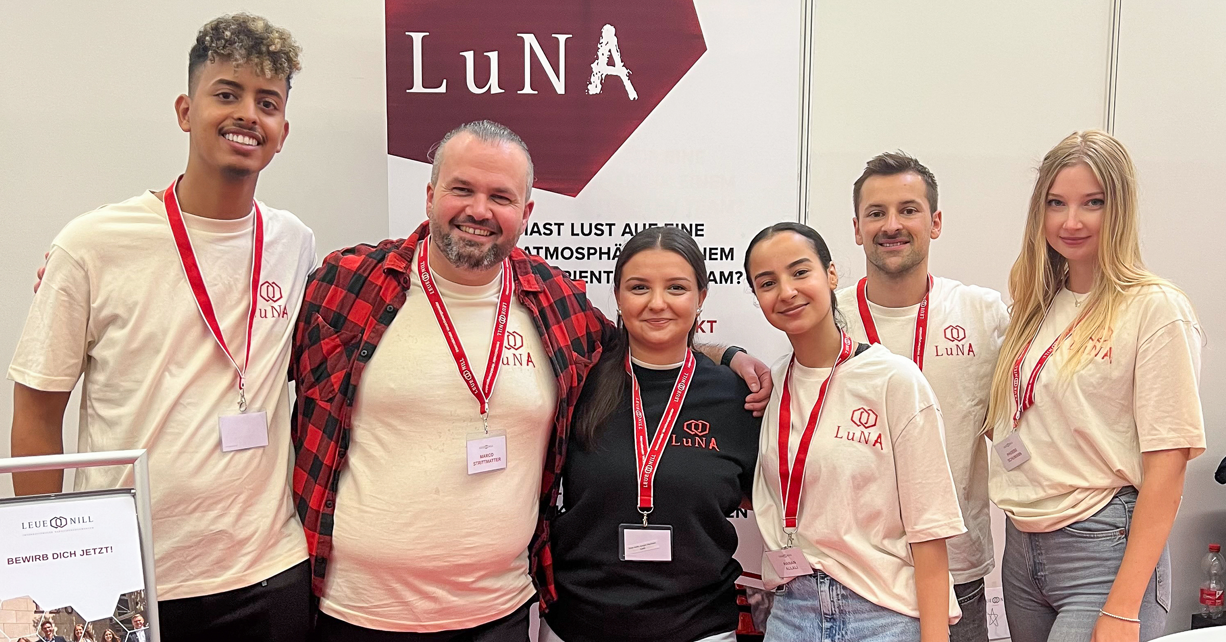 Azubis und ihr Ausbildungsverantwortlicher von Leue und Nill